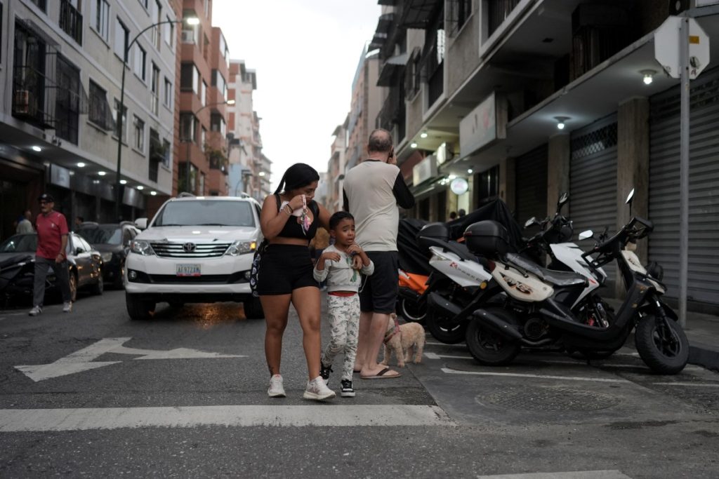 El terremoto causó pánico entre las familias de Venezuela. Foto: AFP