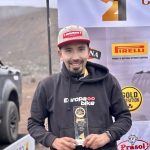 Willian Tobay con el premio del segundo lugar en el Chimborazo. Foto: Cortesía