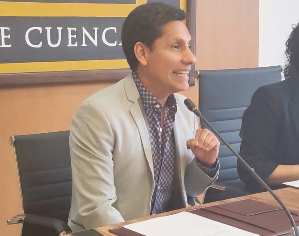Jefferson Pérez, vicepresidente del Comité Olímpico Ecuatoriano y presidente de la Federación Ecuatoriana de Atletismo, durante su intervención en la que llamó al diálogo y advirtió sobre posibles consecuencias internacionales para el deporte ecuatoriano. Ismael Alvarado/EL MERCURIO