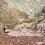 Los trabajos de limpieza en el vía Cuenca – Girón – Pasaje, se ejecutan, principalmente, a los largo de unos 30 kilómetros de una cadena de deslizamientos. /Cortesía