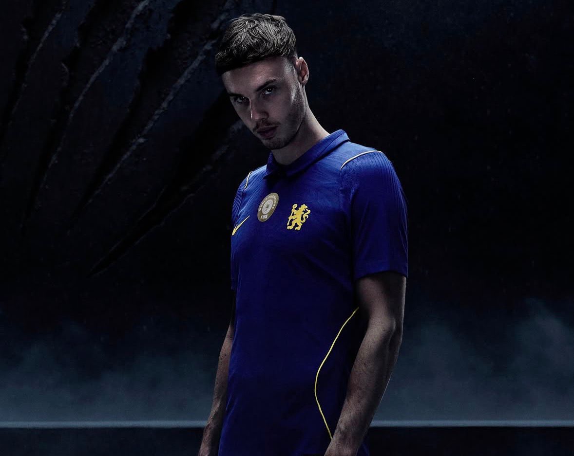 Cole Palmer co la nueva camiseta del Chelsea. Foto: Chelsea
