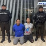 Dos hombres fueron detenidos por la Policía Nacional en Cuenca. Foto: Cuenca