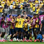 Jugadores de Ecuador celebran clasificación a 16avos. Foto: AFP