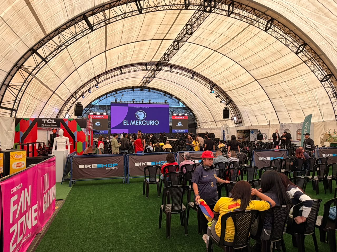 Interiores del FanZone en Cuenca. Foto: El Mercurio