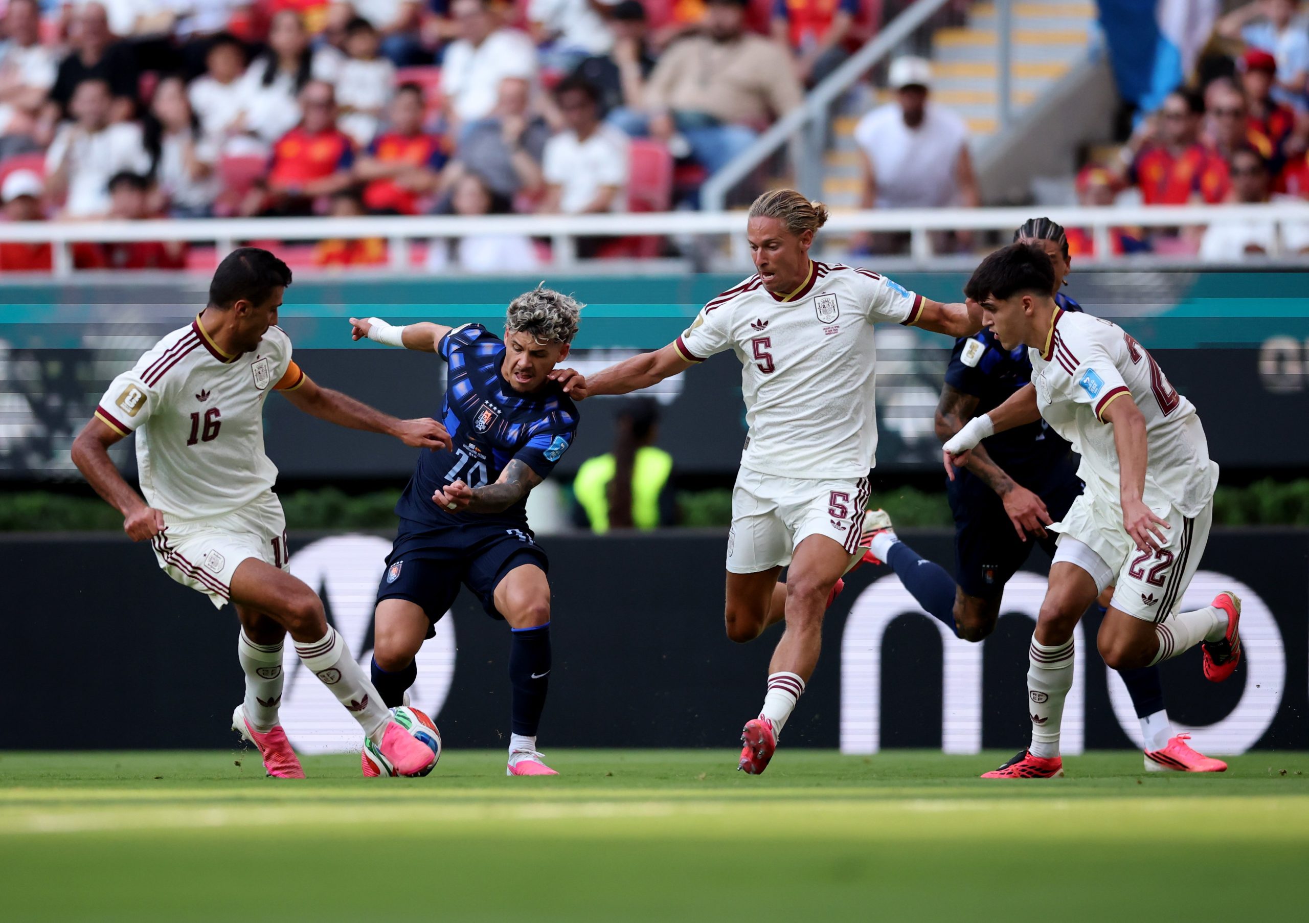 Incidencias del partido entre Uruguay y España. Foto: Conmebol