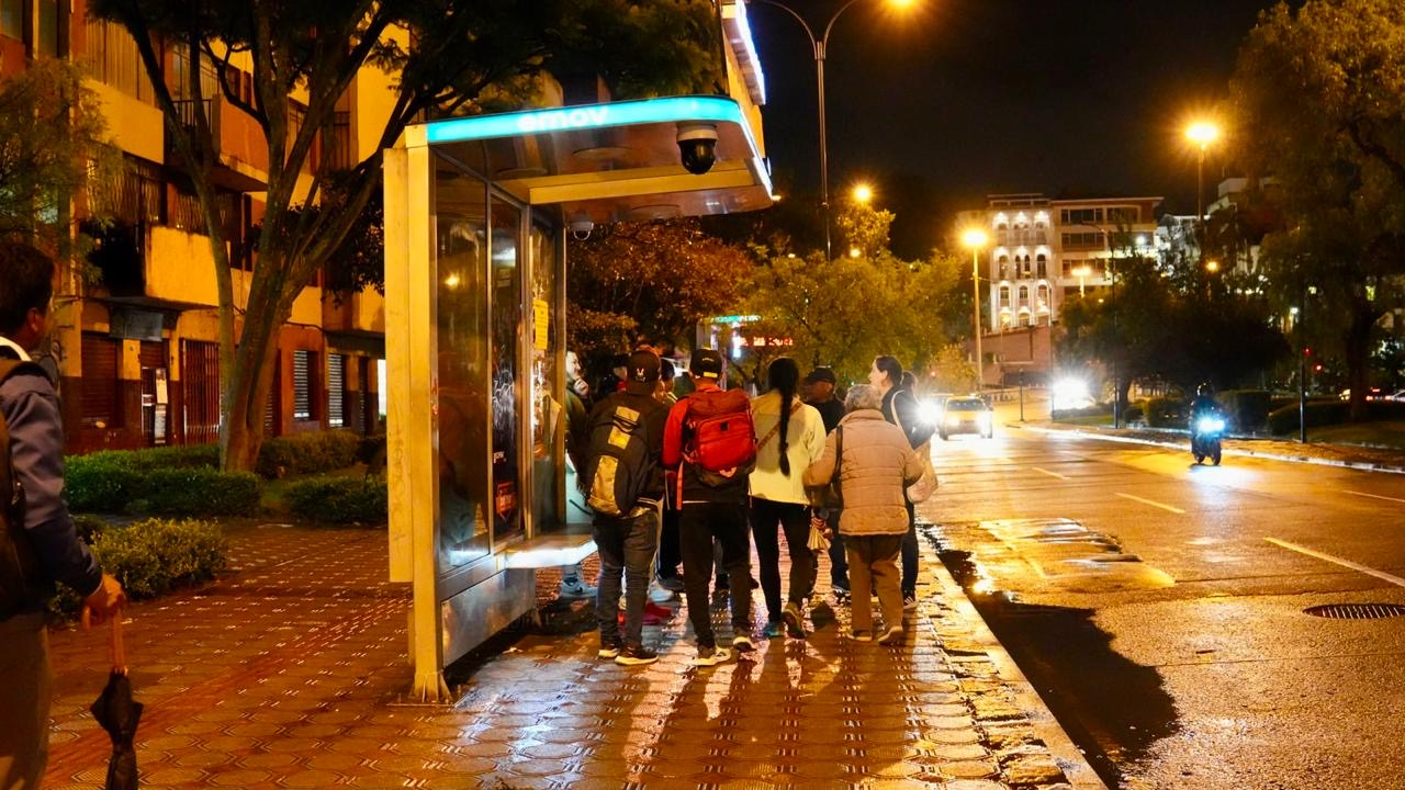Desde hace una semana, después de las 19h00, se suspendió el servicio de transporte público en Cuenca. Foto: El Mercurio