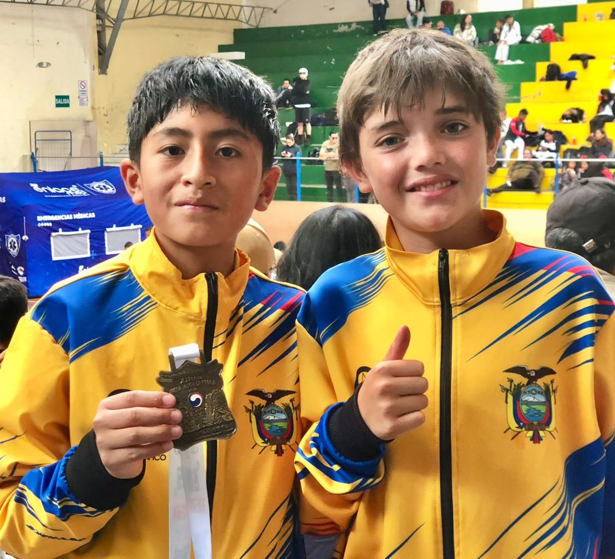 Mateo Cabrera y Olivier Serrano con las medallas de bronce. Foto: Cortesía