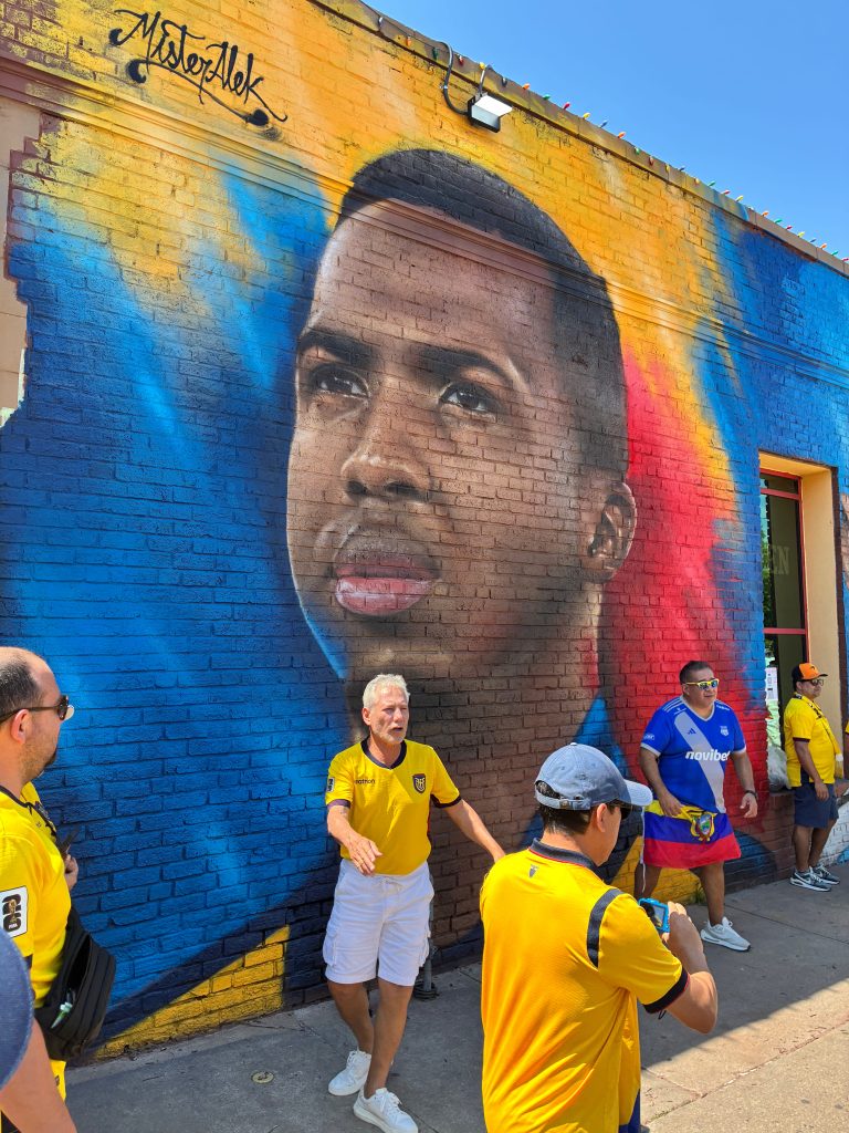 En Kansas City se pintó un mural de Willian Pacho. Foto: Andrés Mazza