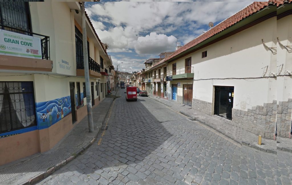 El cierre de calles por arreglos de los adoquines en la ruta tranviaria. /Archivo