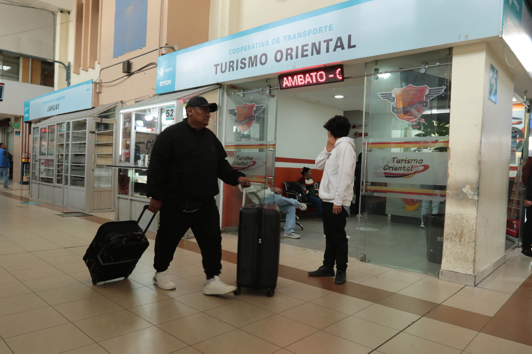 En Ecuador se aprobó el aumento del 25 % de los pasajes de buses interprovincial e intraprovincial. Foto: El Mercurio