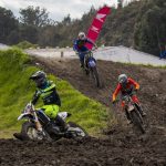 Ítalo Medina, Nicolás Merchán y Andrés Feicán, disputaron una intensa carrera en la categoría MX1 A, en Capulispamba. /JRO