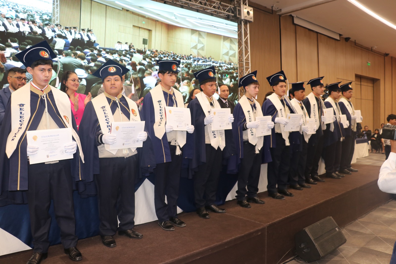 Más de 17.000 estudiantes se graduaron de bachilleres en las provincias de Azuay, Cañar y Morona Santiago. /Cortesía
