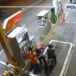 El asalto en una gasolinera de Cuenca quedó registrado por cámaras de seguridad. Foto: Polícia Nacional
