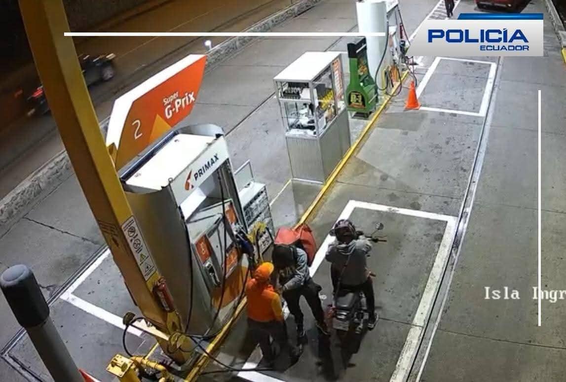 El asalto en una gasolinera de Cuenca quedó registrado por cámaras de seguridad. Foto: Polícia Nacional