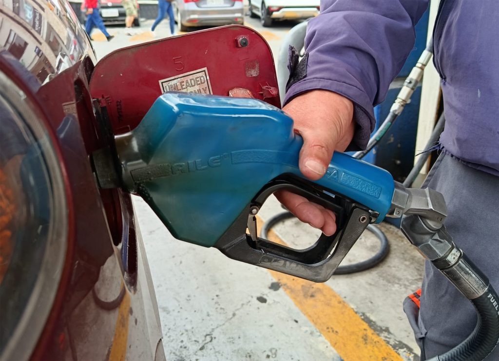 Las gasolinas bajarán de precio desde este 12 de julio. Foto: API