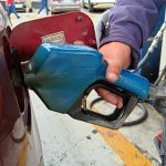 Las gasolinas bajarán de precio desde este 12 de julio. Foto: API