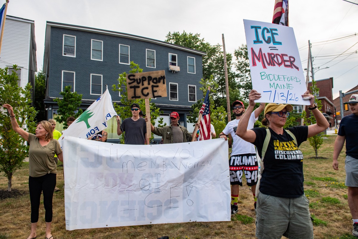 Decenas de personas protestaron tras el asesinato de un inmigrante en Maine, Estados Unidos. Foto: AFP