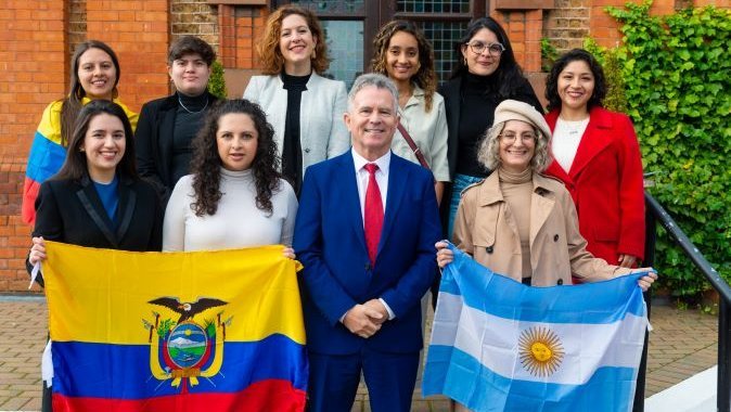 UE anunció que están abiertas las postulaciones para que ecuatorianos estudien maestrías gratis en Irlanda.