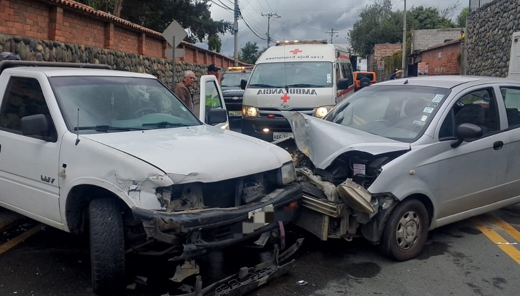 Dos vehículos chocaron en el sector de Milchichig, este miércoles 1 de julio de 2026. /Cortesía