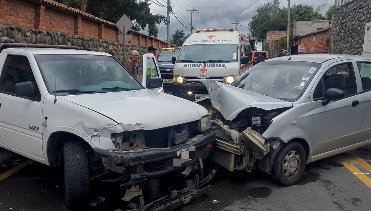 Dos vehículos chocaron en el sector de Milchichig, este miércoles 1 de julio de 2026. /Cortesía