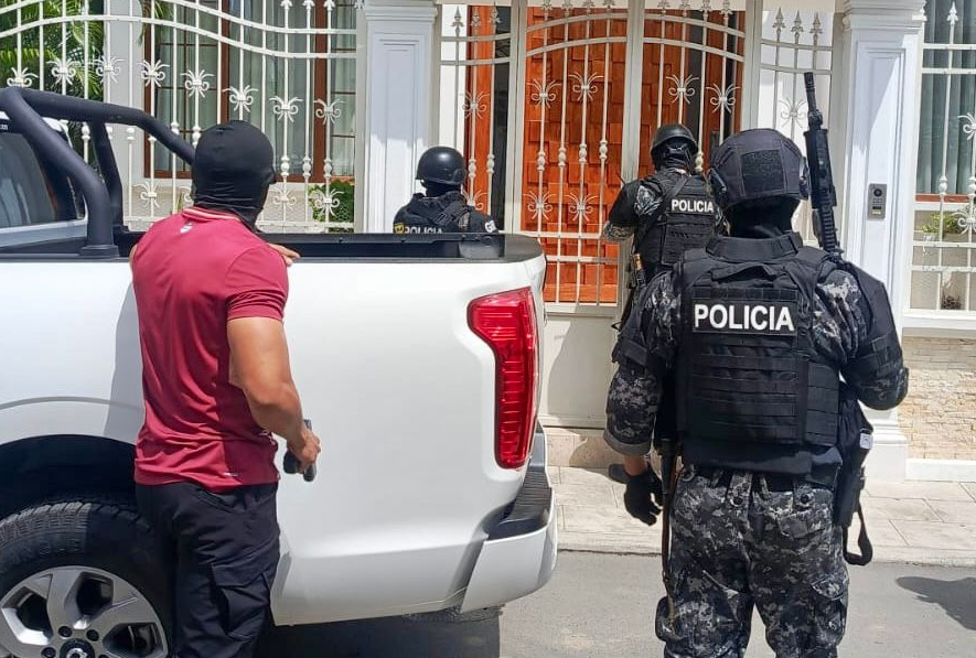 La Policía Nacional ejecutó un operativo para detener al alcalde de Machala, Darío Macas, quien es investigado por presunto enriquecimiento ilícito. /Cortesía