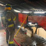 Un grave incendio afectó los bienes y gran parte de una vivienda de una familia, de cuatro personas, en Tutupali Chico. /Cortesía