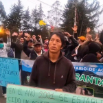 Un tramo de la que conduce al relleno sanitario de Playa de los Ángeles, en la parroquia Santa Ana, amaneció cerrado por un plantón protagonizado por habitantes de San Miguel de Pucacruz. /Cortesía