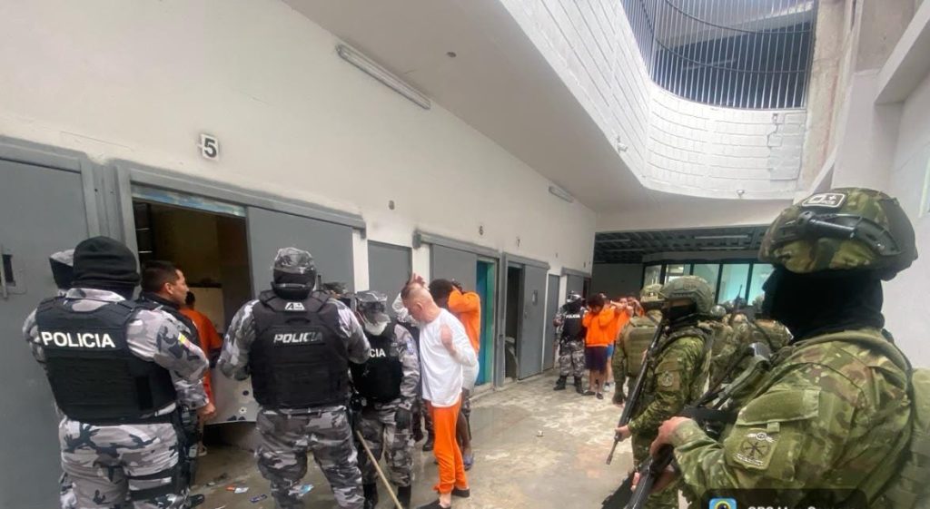 FF.AA ejecutaron una operación militar en la cárcel de Turi, en Cuenca.