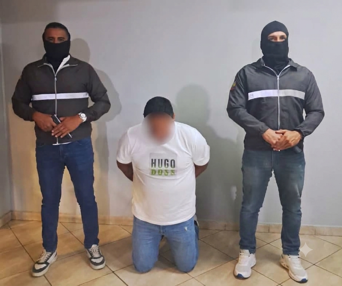 Un hombre de nacionalidad colombiana fue detenido por la Policía en Cuenca. Foto: PN
