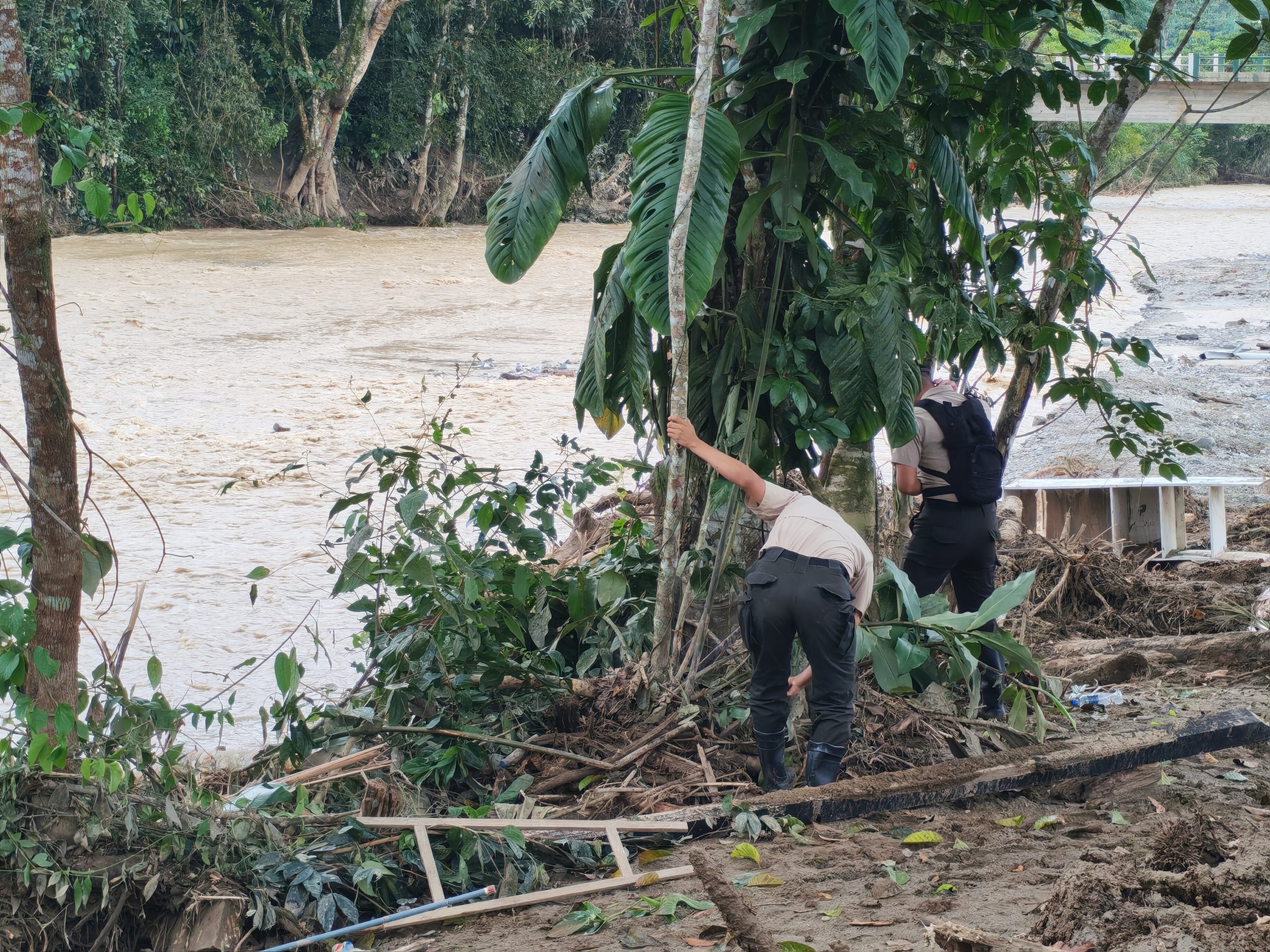 Un grave desbordamiento de afluentes provocó inundaciones que arrasaron con zonas de la provincia de Zamora Chinchipe, principalmente en la parroquia Gadalupe. /MRO