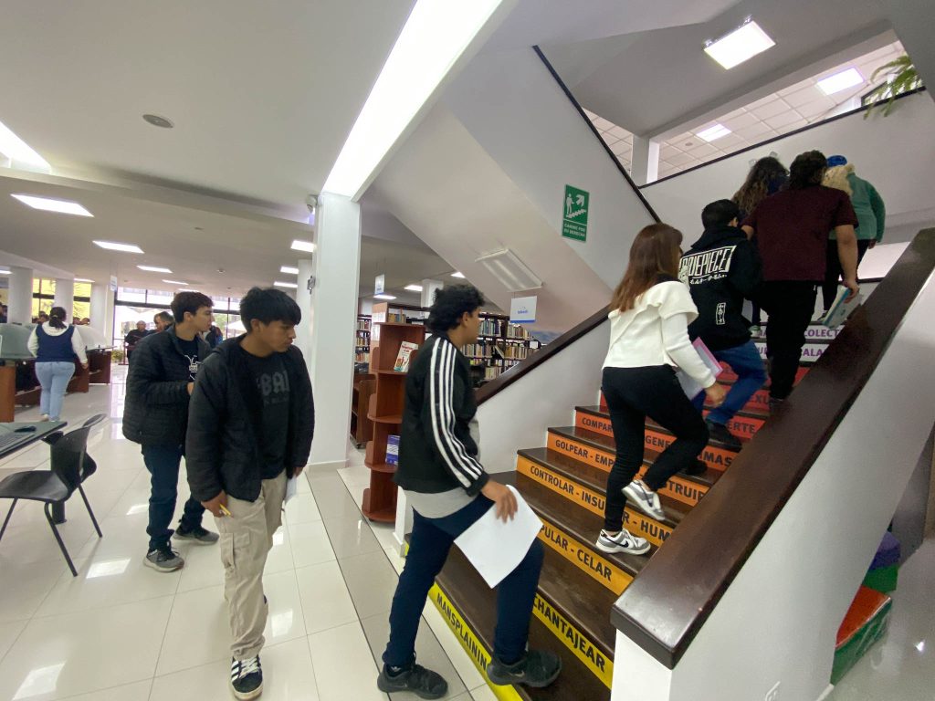 Las personas que rendirán el examen de admisión de la Universidad de Cuenca deben tomar varias consideraciones. Foto: El Mercurio