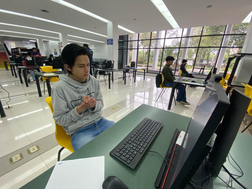 La Universidad de Cuenca habilitó el banco de preguntas para la prueba de admisión 2026. /Xavier Caivinagua