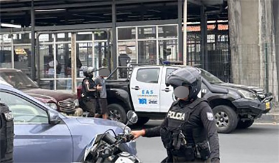 Una persona detenida y dos fallecidas dejó un intento de asalto en Guayaquil. Foto: X