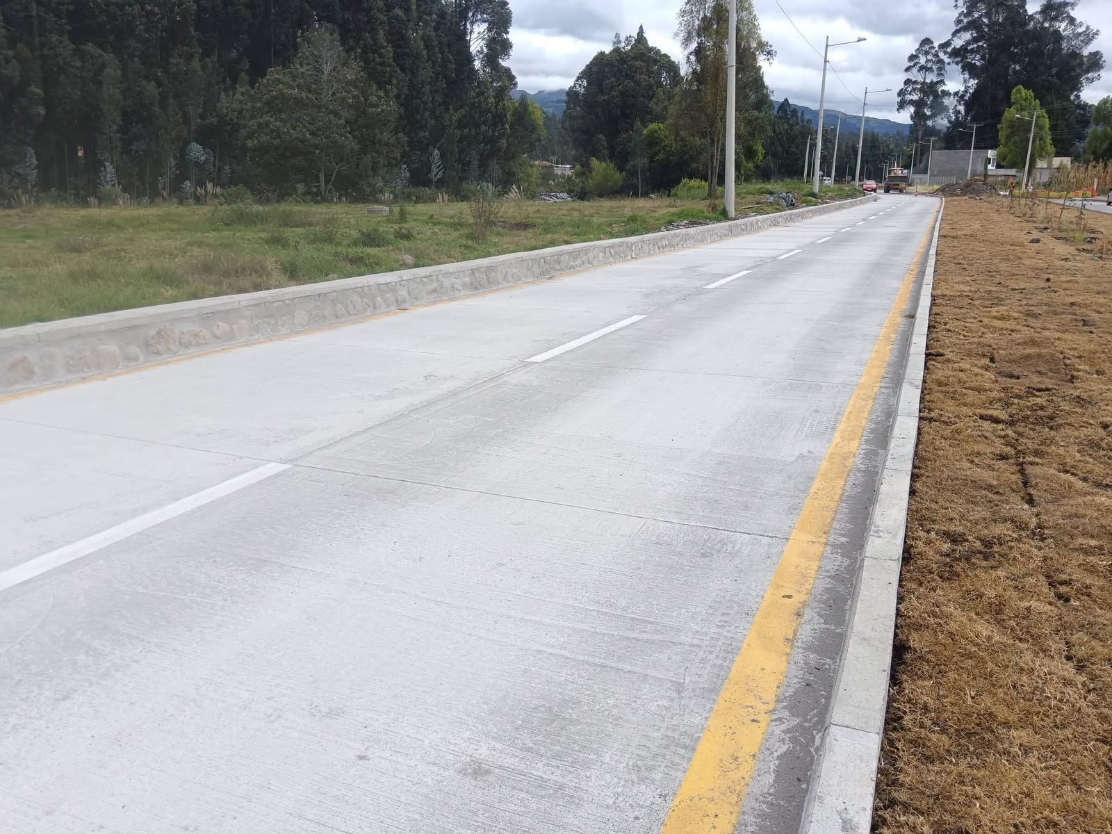 Pavimentación terminada en la avenida De Los Migrantes. Foto: Obras Cuenca