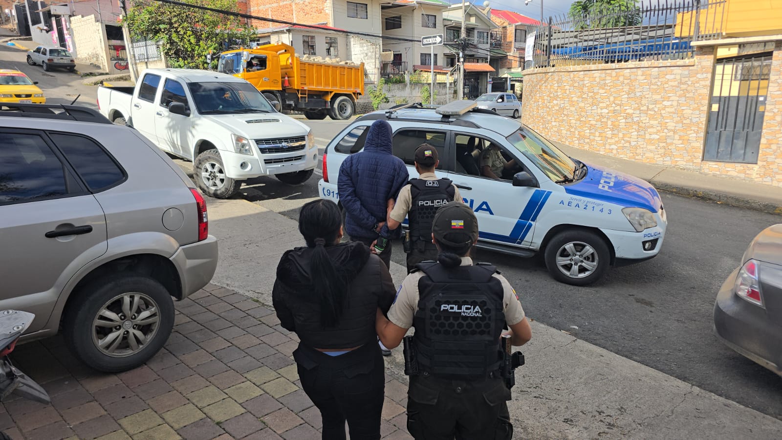 Tres personas fueron detenidas la tarde del 14 de julio en Cuenca. Foto: cortesía para El Mercurio