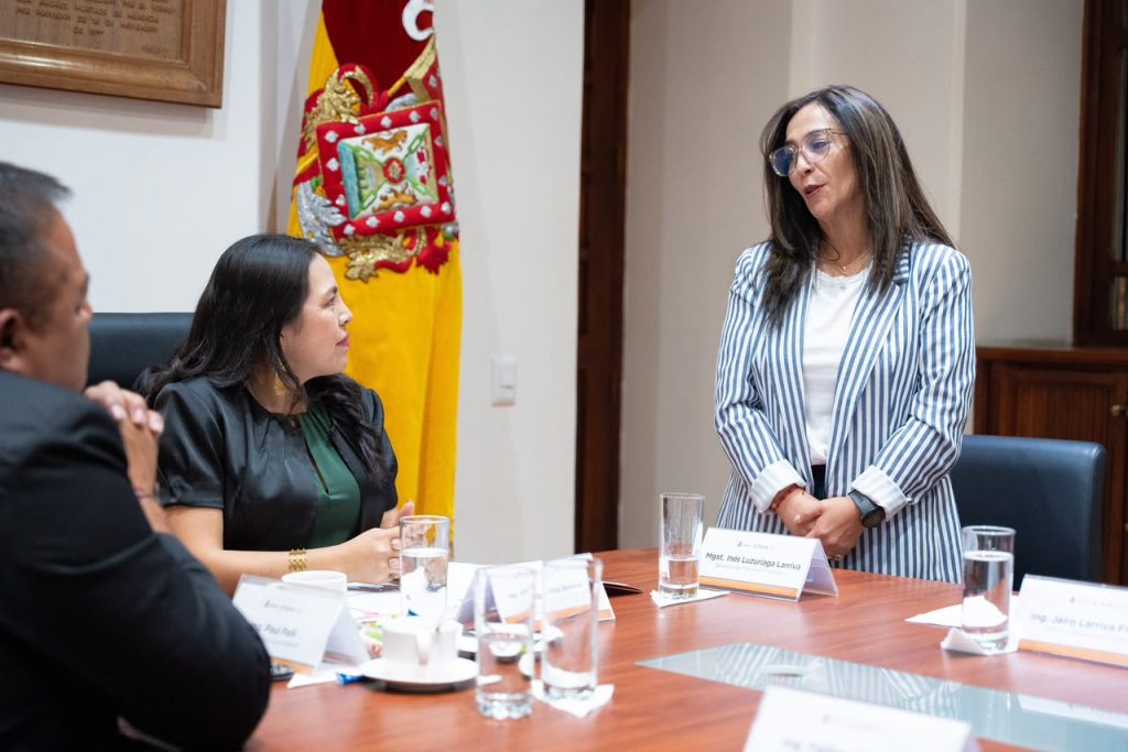 Inés Luzuriaga, nueva gerente de ETAPA.