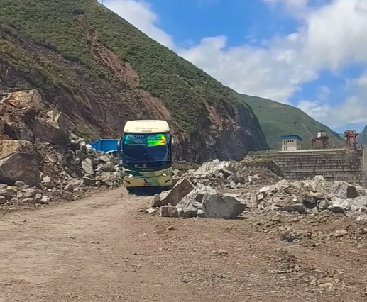 Los vehículos ya pueden dirigirse hacia Machala por la vía Cuenca-Girón-Pasaje.