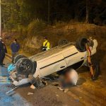 Así quedó el vehículo involucrado en el accidente de tránsito. Foto: Bomberos Cuenca/Facebook