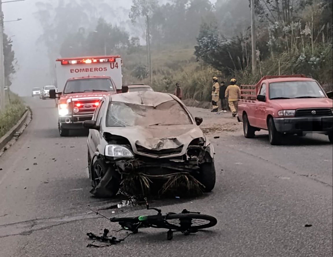 En el accidente estuvieron involucrados un vehículo y una bicicleta. Foto: ECU911