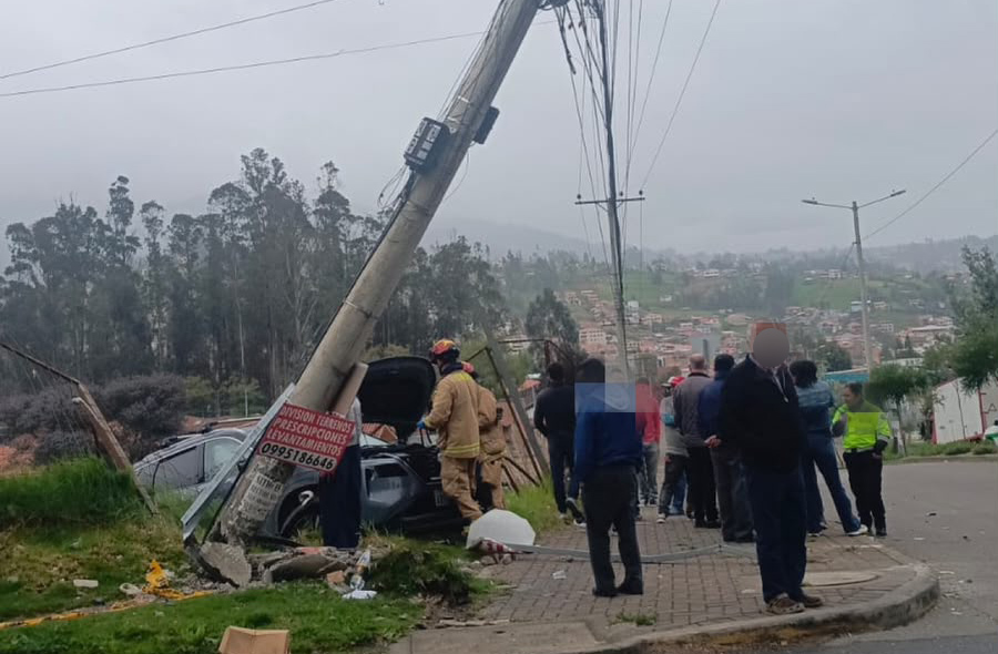 El siniestro de tránsito se registró en la avenida Enrique Arízaga Toral y De La Dulcamara. /Cortesía