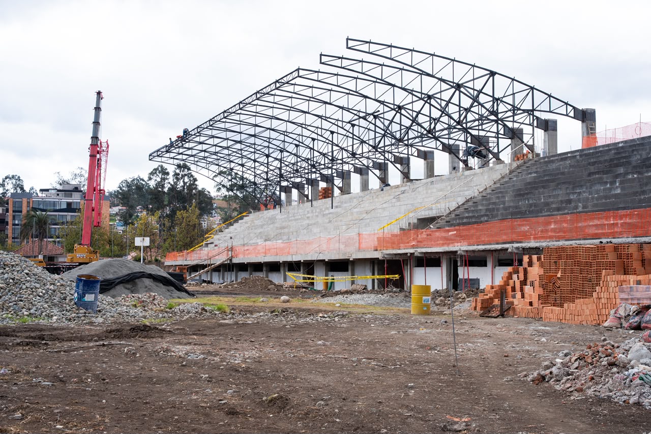 Así se ve el Complejo Deportivo de Cazhapata con un avance del 47 % de construcción de obras físicas. /Cortesía
