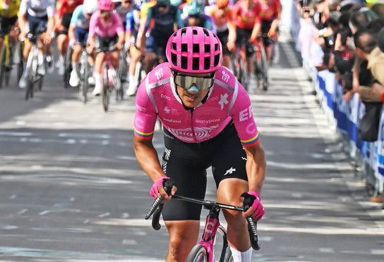 Richard Carapaz en su participación en el Tour de Francia. Foto: Richard Carapaz