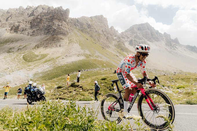 Richard Carapaz en al última etapa del Tour de Francia. Foto: Richard Carapaz