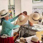 Las ferias se realizan en los exteriores de la Gobernación del Azuay, en Cuenca. Foto: Gobernación del Azuay
