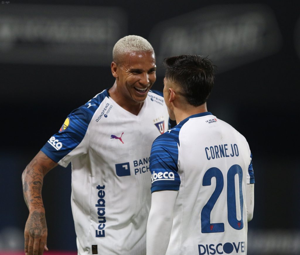 Deyverson y Cornejo celebran gol de Liga de Quito. Foto: API