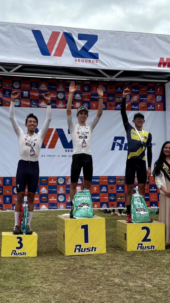 Juan Carlos Córdova se queda con el primer lugar de la categría Élite. Foto: Cortesía