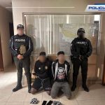 Dos hombres de Venezuela fueron detenidos por la Policía Nacional en Cuenca. Foto: PN