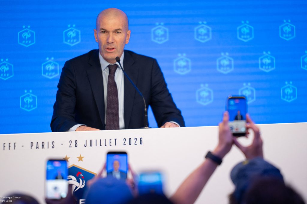 Zinedine Zidane en rueda de prensa como nuevo DT de Francia. Foto: AFP