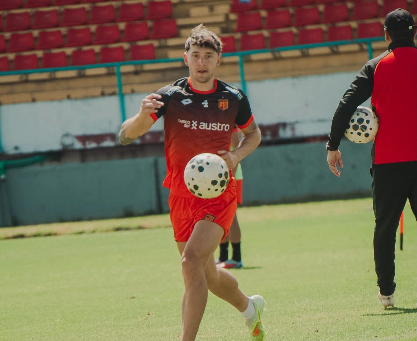 Entrenamiento del Deportivo Cuenca.