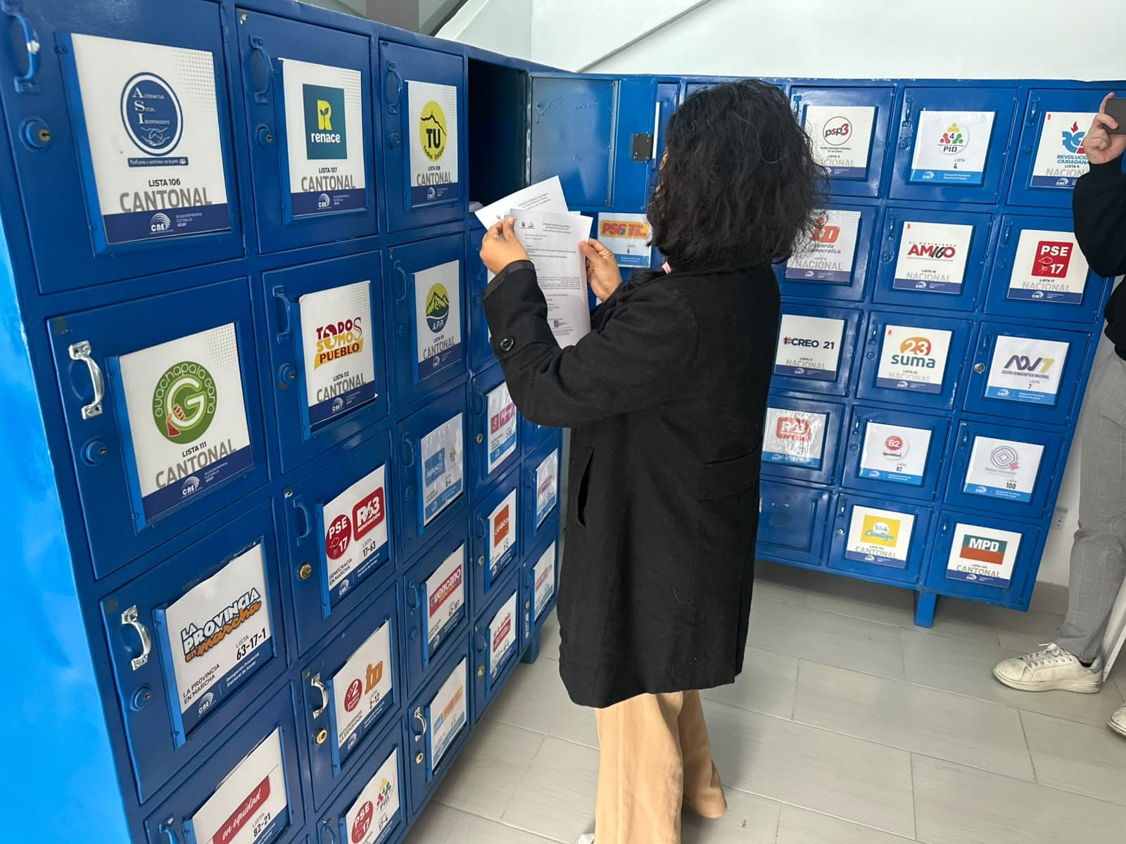 En el Centro de Procesamiento Electoral (CPE) las alianzas políticas reciben sus notificaciones.